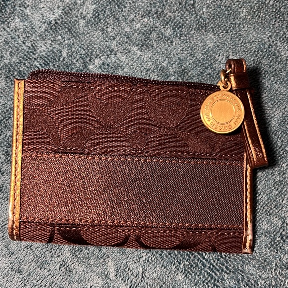 Coach Coin Purse w/ dark gold detail w/ stripes inside zip pouch. - Picture 4 of 7